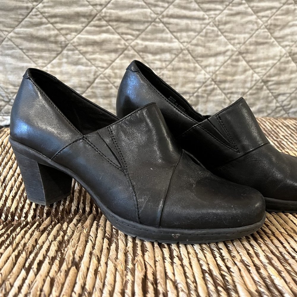 CLARKS Black Bendables Women's Heels Booties Ankle Boots Size 8